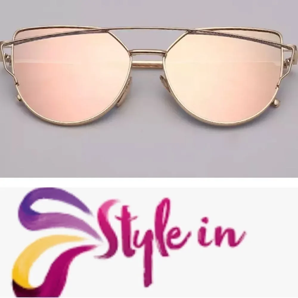 Woman’s Mirror Sunglasses